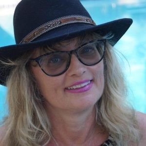 Meet your Posher, Simone